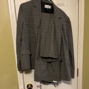 Le Suit Gray Windowpane Two-Piece Blazer and Pants